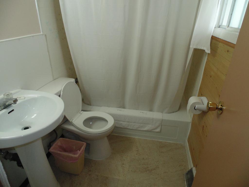 Capri Motel Port Colborne Room photo