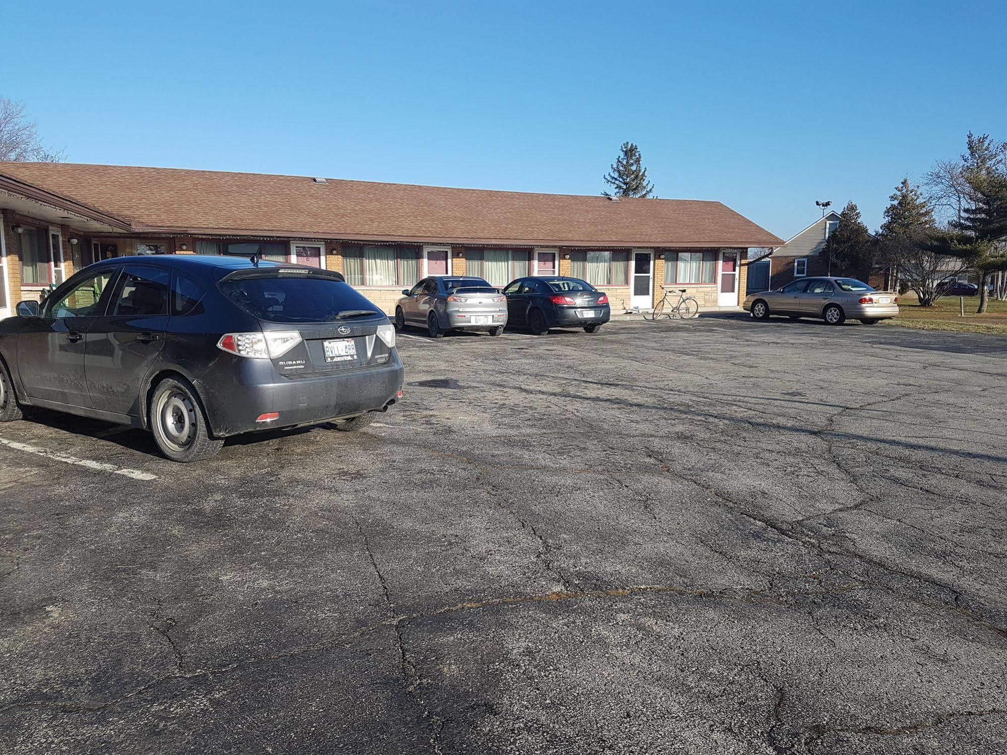 Capri Motel Port Colborne Exterior photo